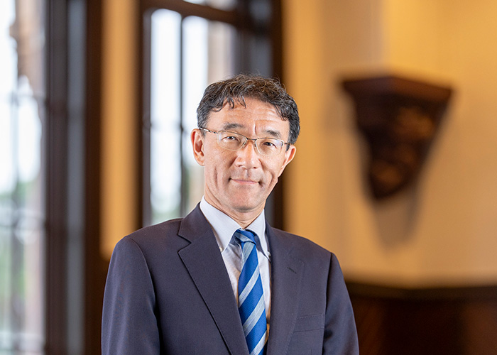 一橋大学 商学部長・大学院経営管理研究科長　安田 行宏